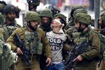 جوان فلسطینی در بند نیروهای رژیم صهیونیستی 