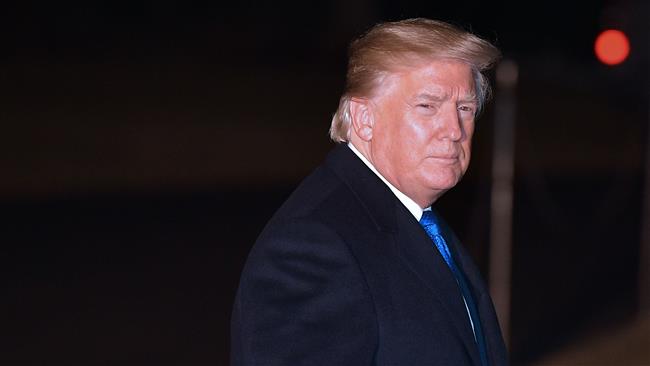 US President Donald Trump makes his way to board Marine One from the South Lawn of the White House in Washington, DC, January 24, 2018. (Photo by AFP)