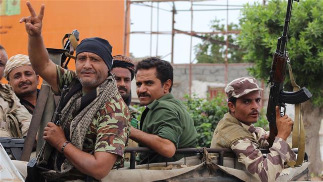 Militants from Yemen’s southern separatist movement gather in a street of Aden on January 28, 2018, during clashes with rival militants loyal to the Saudi-backed ex-government. (Photo by AFP)