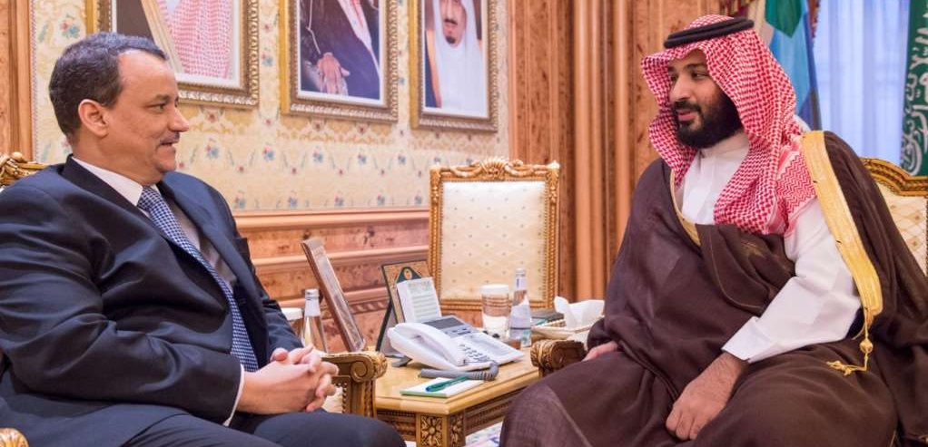 The United Nations special envoy for Yemen Ismail Ould Cheikh Ahmed (L) and Saudi Crown Princr Mohammad bib Salman (R)