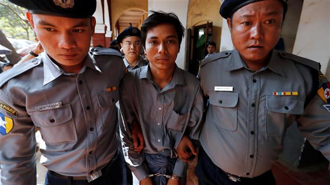Detained Reuters journalist Kyaw Soe Oo, center, is escorted by police after a court hearing in Yangon, Myanmar, February 1, 2018. (Photo by Reuters)