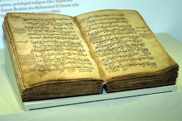 مخطوطة مصحف شريف عمرها ۸ قرون تجذب زوّار متحف تركي