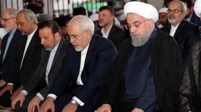 President Hassan Rouhani, Foreign Minister Mohammad Javad Zarif, and other Iranian officials attend Friday prayers at Makkah Masjid in the southern Indian city of Hyderabad, February 16, 2018. (Photo by president.ir)