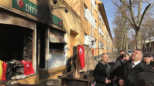 People gather outside a mosque after it was destroyed by a fire in Berlin, March 11, 2018. (Photo by Reuters)