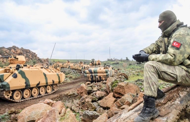 Turkish tanks and troops roll into Syria