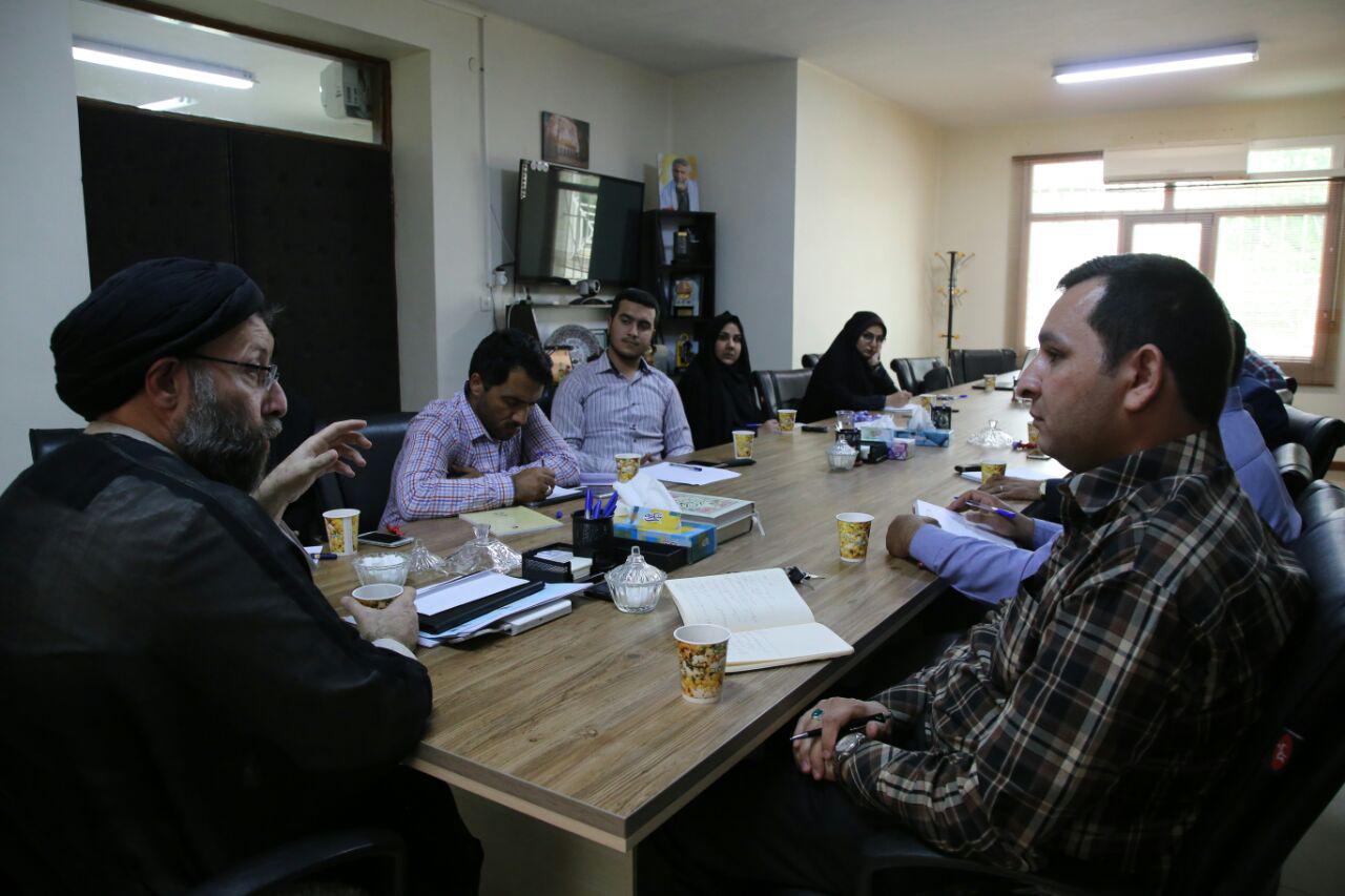 نشست صمیمی رئیس نهاد رهبری در دانشگاه های خوزستان با اصحاب رسانه 
