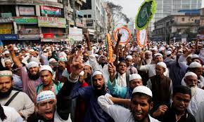 Rohingya refugees hold placards to members of United Nations Security Council team during the latter’s visit to the Kutupalong refugee camp in Bangladesh’s Ukhia’s district, on 29 April 2018. (Photo by AFP)