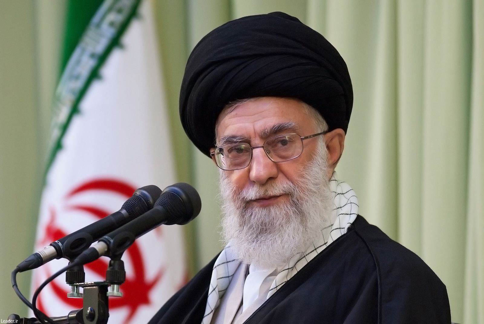  قائد الثورة الاسلامية 