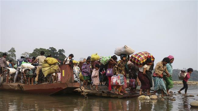 This picture taken on April 26, 2018 shows displaced Kachin residents crossing Malikha river on a ferry to escape fighting between the Kachin Independence Army and government troops in Myanmar. (Photo by AFP)