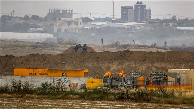 Israeli soldiers take position along the border with the besieged Gaza Strip on May 4, 2018, during clashes with Palestinian protesters on the sixth straight Friday of mass demonstrations calling for the right of Palestinians to return to their historic homeland. (Photo by AFP)