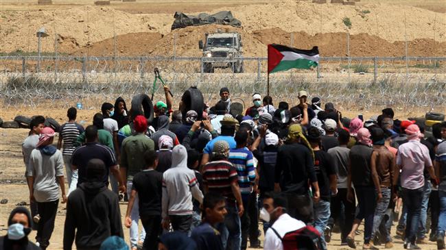 Palestinian demonstrators gesture toward Israeli forces during clashes along the border with the Gaza Strip, east of Khan Yunis, May 11, 2018. (Photo by AFP)