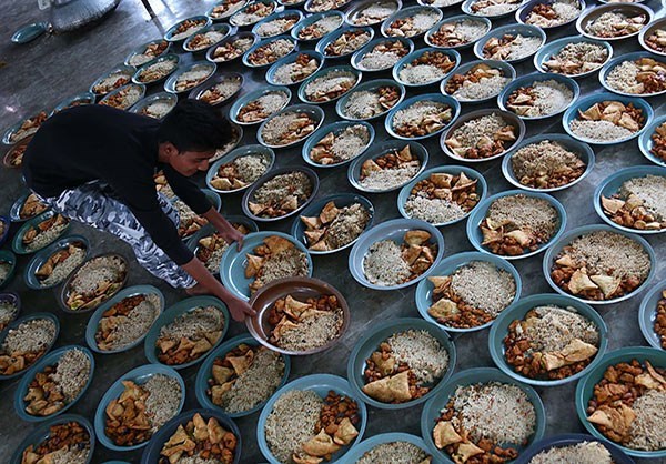 Muslims around Globe Observe Holy Month of Ramadan