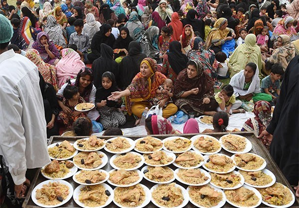 Muslims around Globe Observe Holy Month of Ramadan