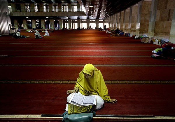 Muslims around Globe Observe Holy Month of Ramadan