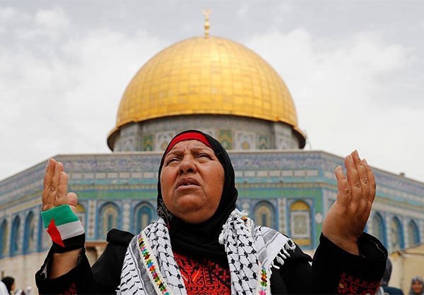 Palestinians Make Their Way to Attend 2nd Ramadan Friday Prayer in Jerusalem
