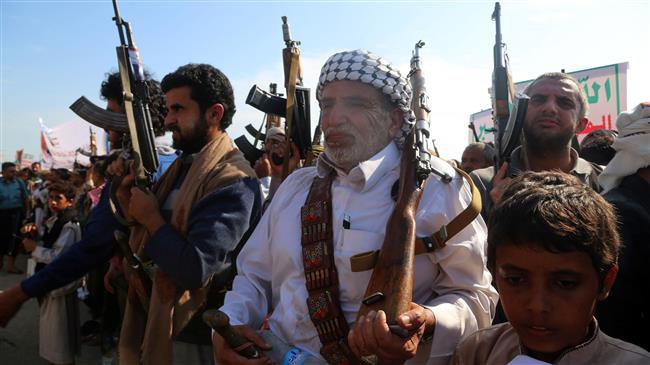 Yemeni Ansarullah fighters attend a rally in the coastal town of Hudaydah on April 25, 2018. (Photo by AFP)