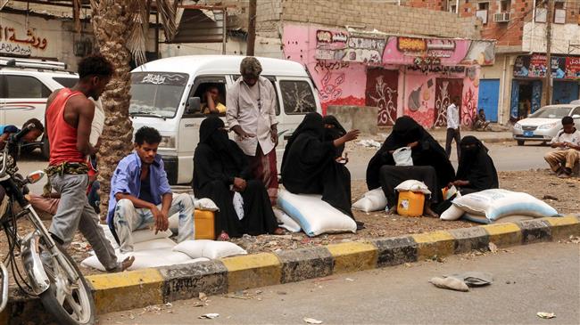 Yemeni women receive food aid in the coastal city of Hudaydah on June 14, 2018. (Photo by AFP)