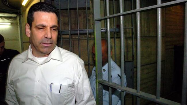 Former Israeli energy minister Gonen Segev enters jail in 2005. (File photo)