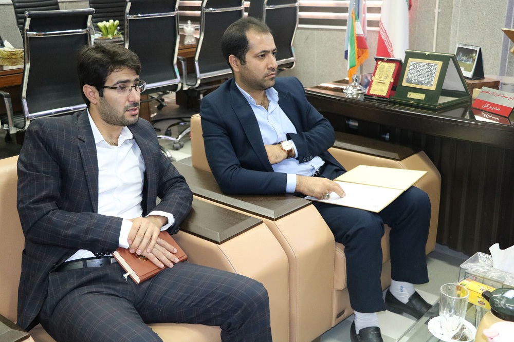 همکاری نهاد کتابخانه های  خوزستان و پزشکی قانونی استان در اهدا کتاب به مناطق محروم