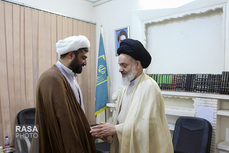 آیت الله حسینی بوشهری و حجت الاسلام مھدی محققی