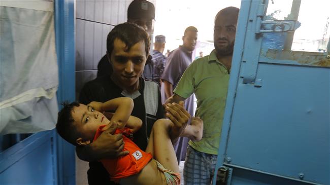 A wounded Palestinian boy is brought into al-Shifa hospital on August 9, 2018, following an Israeli airstrike on Gaza City. (Photo by AFP)