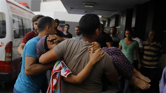A wounded Palestinian girl is brought into al-Shifa hospital on August 9, 2018, following an Israeli airstrike on Gaza City. (Photo by AFP)