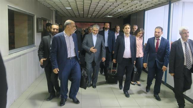 Syrian officials receive an Iranian economic delegation in Damascus on August 12, 2018. (Photo by IRNA)