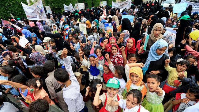 Yemeni children raise protest signs and chant slogans during a demonstration in the capital Sana’a on August 12, 2018. (Photo by AFP)