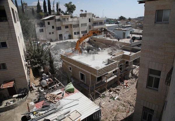 Israel Demolishes Palestinian Flats in Jerusalem