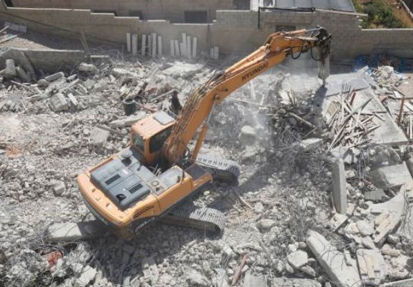Israel Demolishes Palestinian Flats in Jerusalem