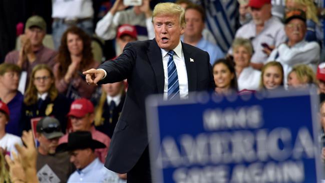 US President Donald Trump waves to the crowd during a "Make America Great Again" rally in Billings, Montana on September 6, 2018. (AFP photo)