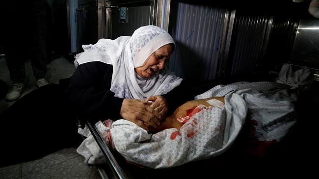 A relative reacts at the body of a Palestinian, who was killed during a protest at the border fence between the besieged Gaza Strip and Israeli-occupied territories in Gaza City on October 5, 2018. (Photo by Reuters)