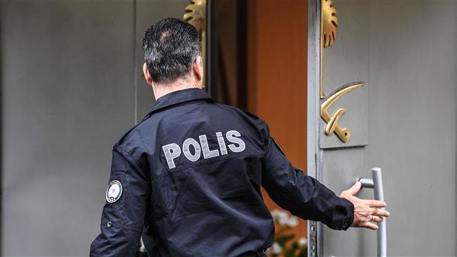 A Turkish policeman stands in front of the door at the Saudi Arabian consulate in Istanbul on October 11, 2018. (Photo by AFP)