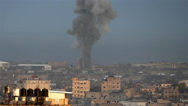 The file photo shows smoke billows following an Israeli airstrike outside the city of Rafah in the southern Gaza Strip, October 17, 2018. (Photo by AFP)
