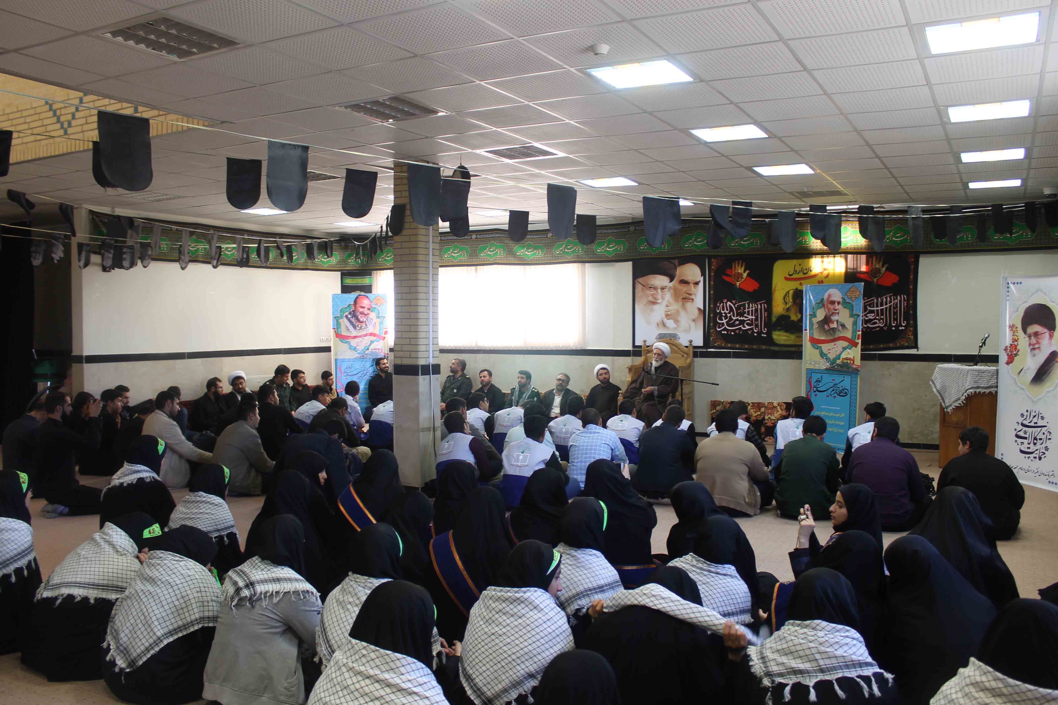 دیدار  اعضا سازمان بسیج دانش آموزی همدان با آیت الله طه محمدی