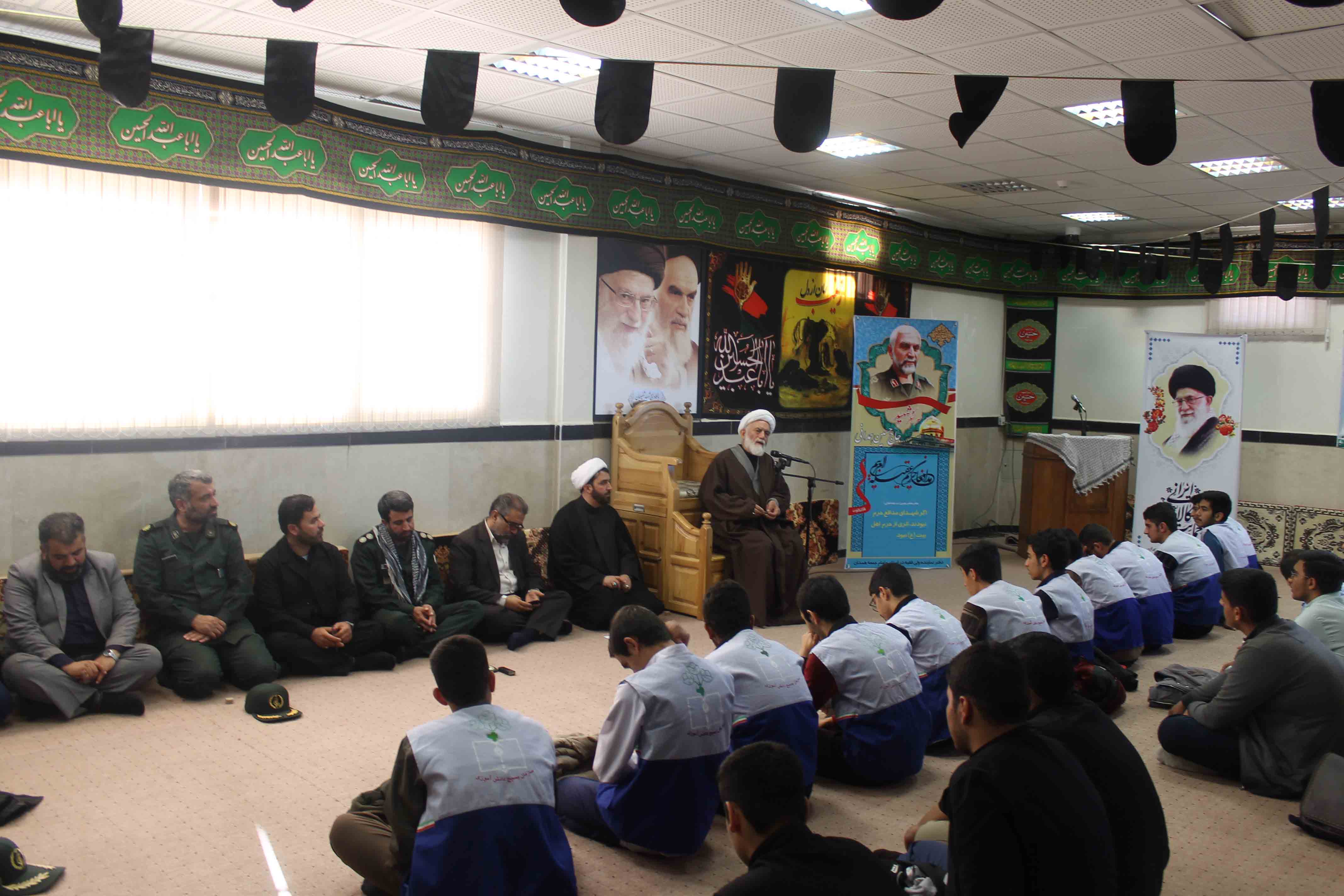 دیدار  اعضا سازمان بسیج دانش آموزی همدان با آیت الله طه محمدی