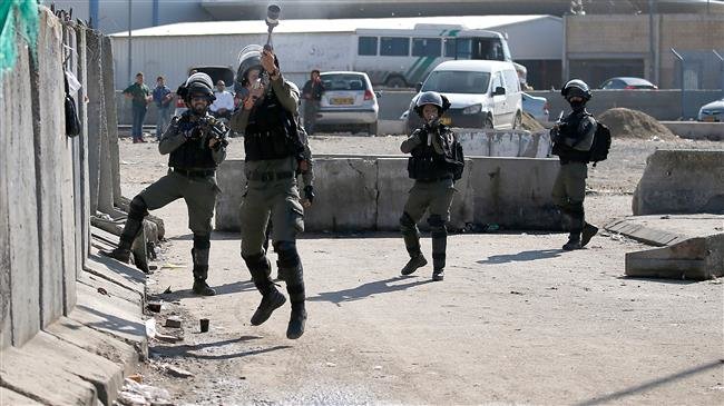 Israeli forces fire tear gas canisters as Palestinian and foreign journalists demonstrate to demand safety measures at the Qalandiya checkpoint, between Jerusalem al-Quds and Ramallah, in the occupied West Bank, on November 17, 2018. (Photo by AFP)