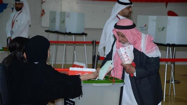 A Bahraini casts his ballot in the country’s general elections in the capital Manama on November 24, 2018. (Photo by Bahrain News Agency)