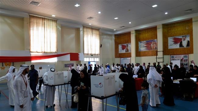 Bahraini voters cast their ballots at a polling station in the Bahraini city of al-Muharraq, north of Manama on November 24, 2018, as they wait to cast their vote in the parliamentary election. (Photo by AFP)