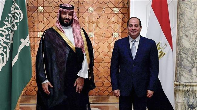 A handout picture released by the Egyptian Presidency on November 27, 2018 shows Egyptian President Abdel Fattah el-Sisi (R) meeting with Saudi Crown Prince Mohammed bin Salman at the presidential palace in the Egyptian capital Cairo. (Photo by AFP)