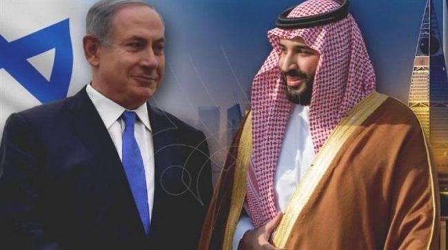 Saudi Crown Prince Mohammed bin Salman (R) is seriously considering a summit meeting with Israeli Prime Minister Benjamin Netanyahu, a report says.