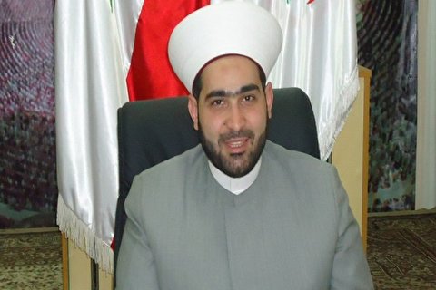 أن سماحة القائد الامام الخامنئي يسعی بکل جهد من أجل منع مرور هذه الصفقة المضلة للعرب وللمسلمين