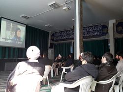 مستند «تهران دمشق» در مدرسه علمیه امام رضا پخش شد