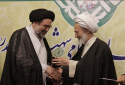 جایزه اقتصاد اسلامی شهید صدر به حجت الاسلام موسویان اهدا شد
