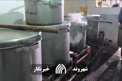 طبخ غذا در مساجد برای کمک به سیل‌زدگان
