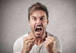 ۱۰ روش برای اینکه خشم خود را راحت کنترل کنید