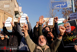 تجمع اعتراضی دانشجویان و طلاب مقابل سفارت انگلیس در تهران