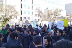 تجمع اعتراضی مردم مشهد علیه سفیر انگلیس