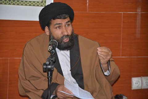 حاج قاسم سلیمانی محور وحدت و مقاومت در بین ملل مسلمان بود