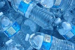 چرا هرگز نباید بطری‌های پلاستیکی آب خود را دوباره پر کنید؟